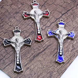 Cruz Católica de Alta Calidad con Esmalte Rojo, OEM ODM, con Crucifijo de Aleación de Zinc Plateado, Colgante de Jesús - Product Image 4