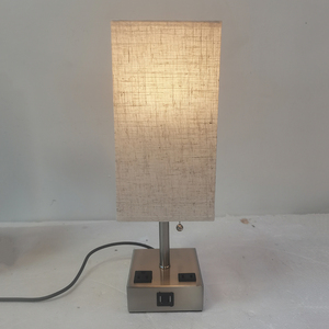 Lampe de table d'<span class=keywords><strong>hôtel</strong></span> personnalisable avec USB/prises et cordon de tirage, base en métal et abat-jour aspect lin dans vos couleurs - Product Image 2