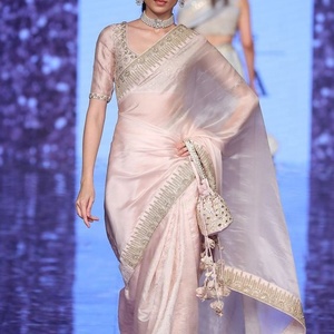 Saree de créateur élégant et élégant avec de belles perles de verre travaillées à la main et des embellissements en pierre idéaux pour les fêtes et les mariages - Product Image 1