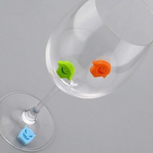 8 marqueurs de verres à vin en silicone à ventouse, identificateurs de boissons mignons en forme de monstre pour les fêtes d'Halloween - Product Image 1