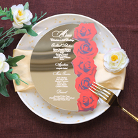 Tarjeta de Menú de Acrílico Dorado con Forma Irregular, Impresión UV Personalizada, Rosa Roja, Texto Personalizado para Decoración de Mesa de Boda, Cumpleaños o Cena