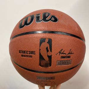 Balón de baloncesto oficial de cuero PU de alta calidad, fabricado a medida para entrenamiento y competición al aire libre. - Product Image 2