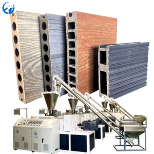 Ligne de production d'extrusion entièrement automatique pour panneaux muraux, plafonds, revêtements de sol, clôtures et profilés en WPC (bois-plastique) et PE (polyéthylène) - Extrudeuses de plastique - Product Image 1