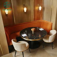 Ensemble table et chaises de café moderne avec plateau en marbre et canapé en velours, mobilier de restauration avec banquette pour salon de thé