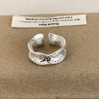 Messingring mit Echtvergoldung, Unregelmäßig Gekräuselt und Gehämmert, Offener Ring, Verstellbar, Breiter Statement-Fingerring für Damen