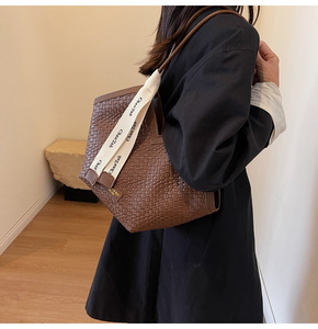 Sac à main de plage de luxe pour femme, sac bandoulière messager en paille tressée fait main, sac fourre-tout en cuir PU pour femme - Product Image 5