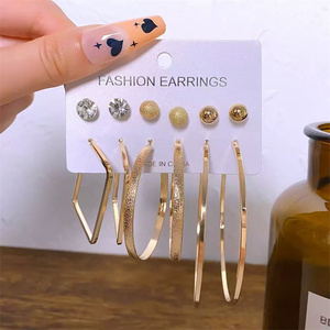 Juego de Aretes de Aro <span class=keywords><strong>y</strong></span> Corazón en Aleación Chapada en <span class=keywords><strong>Oro</strong></span>, Joyería Minimalista Geométrica para Uso Diario para Mujer - Product Image 2