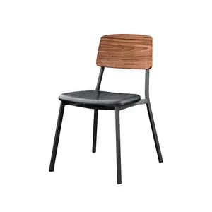 Prezzo all'ingrosso sedia da pranzo moderna di lusso per ristorante HPL finitura impilabile sedia in ferro metallico per caffè in vendita