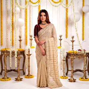 AARA Fashion Beige Seidensari mit weinroter Bluse – Traditionelle Hochzeitskleidung für Damen, bodenlang, normale Passform, Indien-Pakistan-Stil - Product Image 1