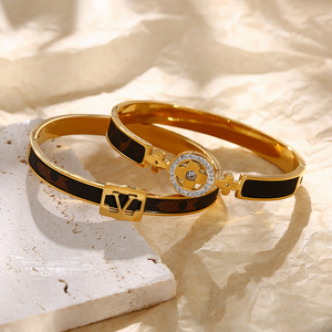 Brazalete de Acero Inoxidable con Zirconia, Chapado en Oro de 18k, Diseño Inspirado en Marcas Famosas, Joyería Fina de Moda - Product Image 5