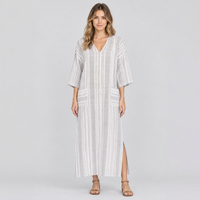 Robe longue kaftan rayée tissée, col en V, sans manches, coupe ample, formelle, avec fente latérale, idéale pour la plage et les centres de villégiature
