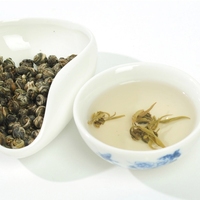 Thé vert biologique en perles de jasmin Dragon Moli Longzhu en gros, thé fleuri pour la santé avec fleurs séchées, échantillons gratuits, sachets de 100g