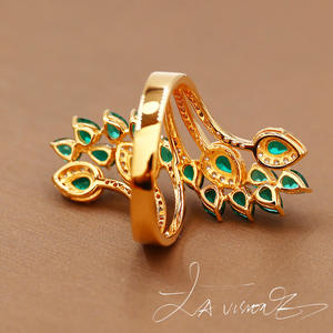 Bague vintage de la série Counterattack avec jade incrusté, émeraude synthétique et saphir blanc - Product Image 3