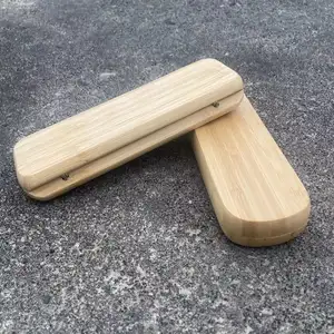 Presente de madeira feito a mão personalizado com logotipo para caixa de armazenamento de lápis