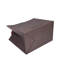 Sac fourre-tout de luxe en papier kraft brun foncé avec logo en feuille d'or personnalisé, recyclable, pour vêtements, avec poignées en ruban