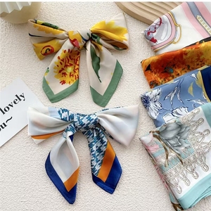 Sciarpa Quadrata in Poliestere Primaverile Multifunzionale con Stampa Serigrafica, Protezione Solare, 70cm, per Donna - Product Image 6