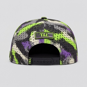 Casquette de golf unisexe verte camouflage néon et violette, imperméable, avec patch PVC, cordon et fermeture snapback, 5 panneaux, perforée et respirante, pour activités de plein air - Product Image 4