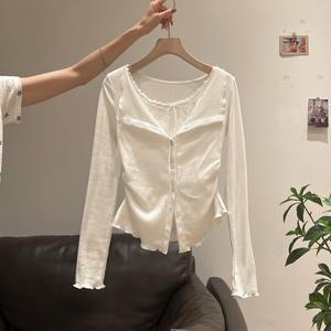 Camiseta de Manga Larga para Mujer, Blanca, Poliéster/Algodón, Estilo Vintage, Secado Rápido, Patrón 3D, Cuello en V con Botones, Tejido, para Uso Diario - Product Image 4