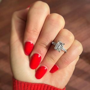 Anello da Donna per Fidanzamento e Matrimonio, Taglio Quadrato con Zircone, Elegante e Scintillante, in Lega Regolabile, Stile Moderno - Product Image 5