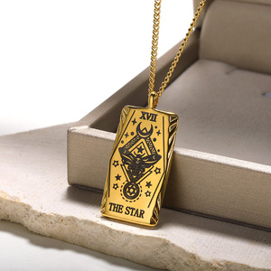 Nouveau collier pendentif carré en acier inoxydable au design épuré, style Tarot, pour hommes et femmes - Product Image 3
