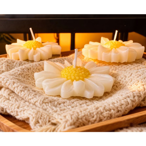 Candele Profumate Creative a Forma di Margherita Fatte a Mano, Candele Aromaterapiche Romantiche in Cera di Soia a Forma di Camomilla - Product Image 3