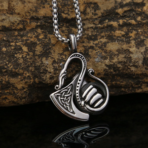 Yunnique – collier avec pendentif épée viking en acier inoxydable, avec chaîne, design asymétrique géométrique, pour hommes et femmes, bijoux à la mode - Product Image 2
