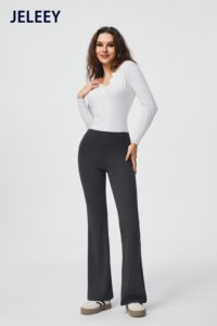 Pantalon évasé côtelé – ample, confortable et taille haute – idéal pour le sport ou les tenues décontractées. - Product Image 3
