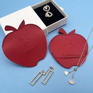 Bolsa de Embalaje de Joyería de Cuero con Logotipo en Relieve en Forma de Mini Manzana, de Lujo, Novedad, para Pendientes, Collares y Pulseras, Venta al por Mayor - Product Image 5