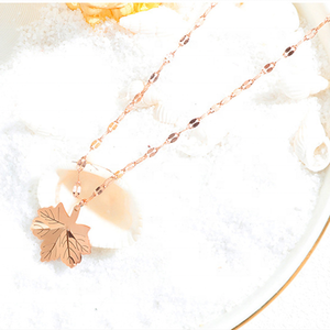 Collar de Cadena con Colgante de Hoja de Arce Canadiense de Otoño, Elegante, de Acero Inoxidable, Color Oro Rosa, Nueva Llegada, Venta al por Mayor de Joyería Bomei - Product Image 6