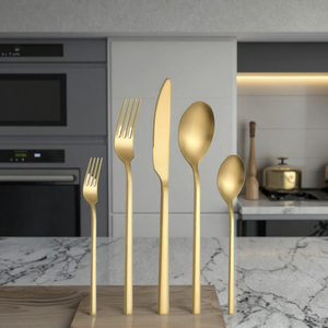 Set di Posate di Lusso Cinque Pezzi con Manico Quadrato Spesso, Finitura Oro Lucido a Specchio in Acciaio Inossidabile, Design Moderno - Product Image 4