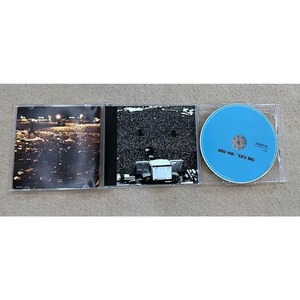 Oasis Time Flies 1994-2009, el CD completo de sencillos, el álbum de mayores éxitos del Britpop - Product Image 4