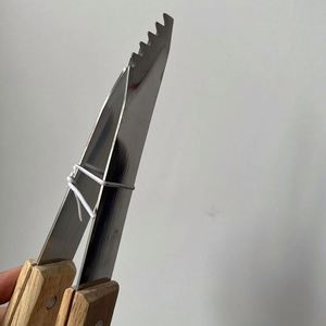 Pinces de barbecue en acier inoxydable avec manche en bois pour la cuisson au charbon de bois - Product Image 3