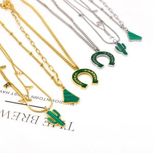 Pendentif en malachite turquoise d'Australie, bijoux en acier inoxydable plaqué or 18 carats, colliers pour femmes - Product Image 1