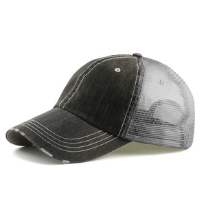 Casquettes de baseball personnalisées à 5 panneaux, design sportif, effet usé, pour hommes et femmes - 100% coton, tissu en maille, casquette unie réglable - Unisexe - Product Image 1