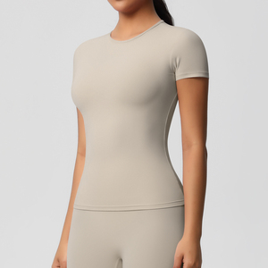 <span class=keywords><strong>Camiseta</strong></span> <span class=keywords><strong>Deportiva</strong></span> de Yoga y Fitness de <span class=keywords><strong>Manga</strong></span> <span class=keywords><strong>Corta</strong></span> con Cuello Redondo Ajustado de Nailon y Spandex con Logotipo Personalizado - Product Image 5