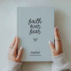 Diario de cuero personalizado Faith <span class=keywords><strong>Fear</strong></span> Prayer, cuaderno de estudio bíblico A5 verso de cuero láser personalizado para regalo Cristiano - Product Image 1