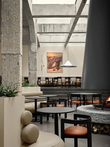 Ensemble de meubles d'hôtel en bois durable, style minimaliste moderne, tables rondes, chaises, usage commercial pour l'intérieur des hôtels - Product Image 6