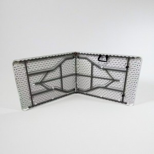 Muebles portátiles para exteriores, mesas plegables de plástico de <span class=keywords><strong>6</strong></span> pies para catering, mesa rectangular plegable de plástico blanco HDPE para jardín para eventos - Product Image 2