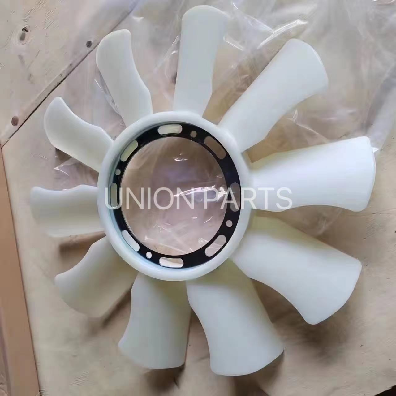 ISUZU NPR Radiator Fan 8-97141-195-2 - Reliable Performance