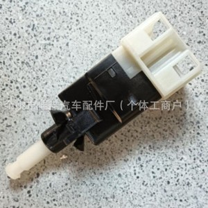 Interruptor de luz de freno Mercedes Benz 0015456409 HX-3587 para furgoneta, pieza de repuesto - Product Image 4