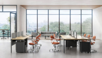 Poste de travail modulaire pour 6 personnes avec éclairage intégré et écrans d'intimité pour espace de studio créatif