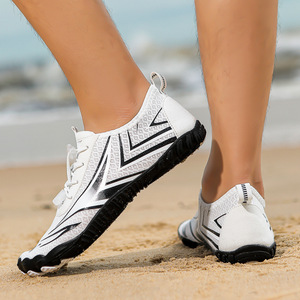 Zapatos Casuales Blancos y Negros con Diseño de Cinco Dedos, Sandalias Ligeras y Flexibles, Resistentes al Desgaste, Ideales para Caminar - Product Image 1