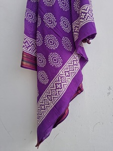 Sarongs, paréos et foulards authentiques faits à la main en coton léger imprimé sur bois, vêtements de plage élégants pour femmes - Product Image 5