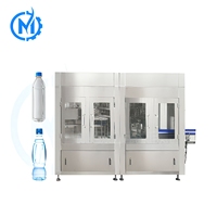 Machine de lavage, remplissage et bouchage de bouteilles en plastique entièrement automatique 3-en-1 à haute vitesse et pression normale pour jus, thé, café, eau