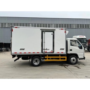 Camionnette frigorifique miniature diesel manuelle JMC pour le transport de légumes et de fruits - Boîte et joints de porte personnalisés inclus - Product Image 4