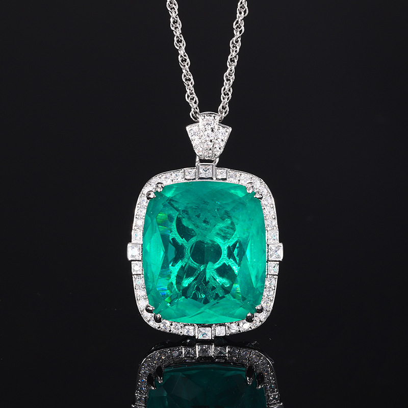 Pendentif émeraude avec chaîne Chopin