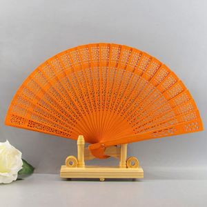 Venta al por mayor de fábrica: Abanico de madera perfumado con pintura al horno, diseño floral, estilo clásico, regalo artesanal para mujer. - Product Image 5