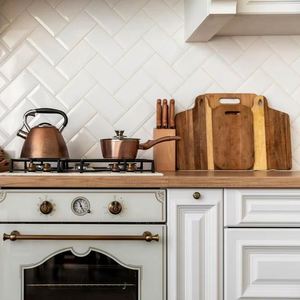 Gabinetes de Cocina de Madera Completamente Ensamblados con Cubiertas de Cuarzo y Estufas Integradas, Gabinetes Colgantes para Tazones - Product Image 1