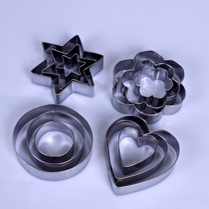 Lot de 12 <span class=keywords><strong>emporte</strong></span>-pièces de Noël en acier inoxydable, outils de gaufrage pour biscuits, moules à chocolat - Product Image 2