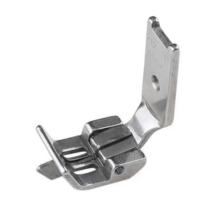 Prensatelas Industrial Metálico Plano de Doble Aguja para Máquina de Coser, 212-112, para Costura Abierta Tipo Cuchilla, Universal para Brother 842 y 845 - Product Image 1